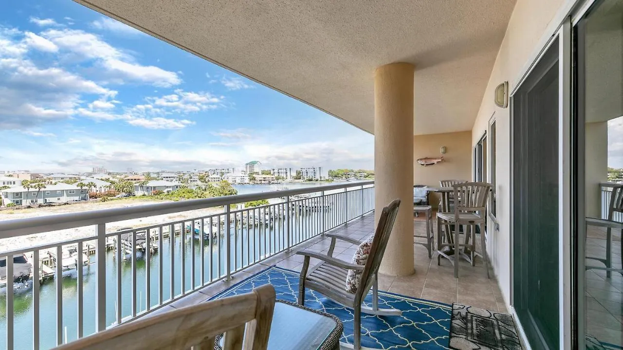 Harbor Landing 203B - Spacious Condo With Views Of The Harbor And Gulf Destin