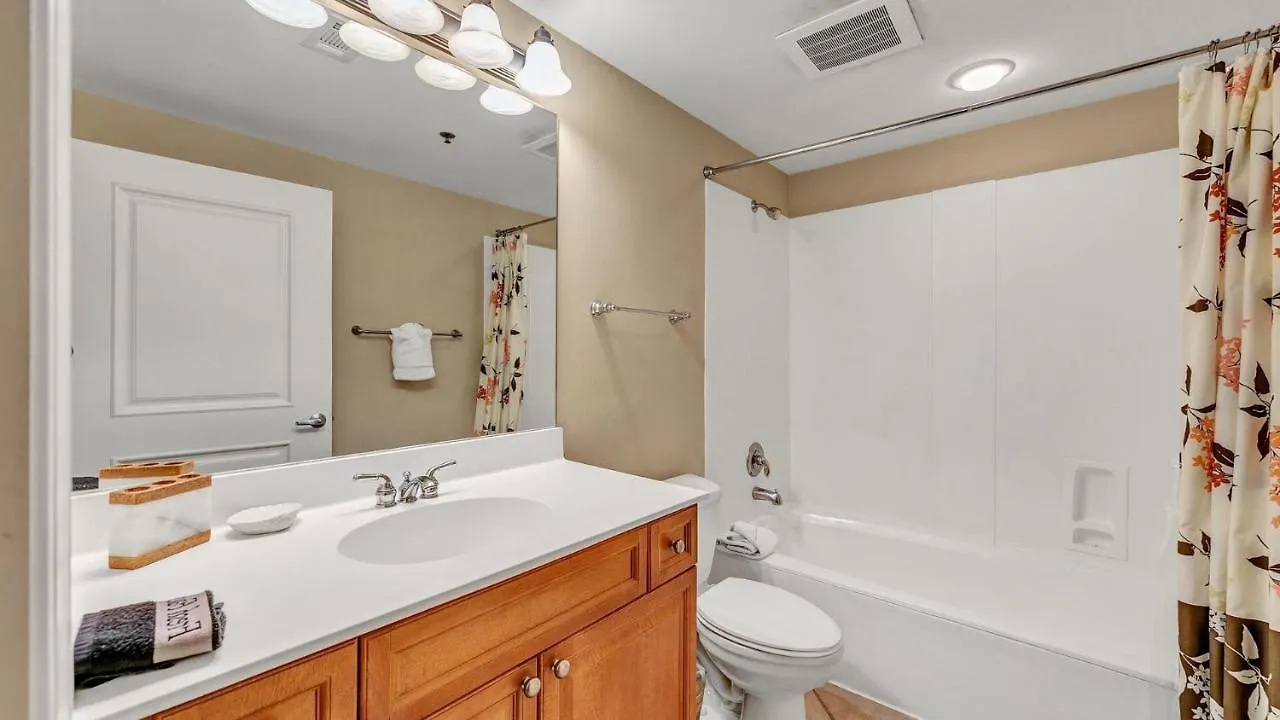 Harbor Landing 203B - Spacious Condo With Views Of The Harbor And Gulf Destin Holiday home