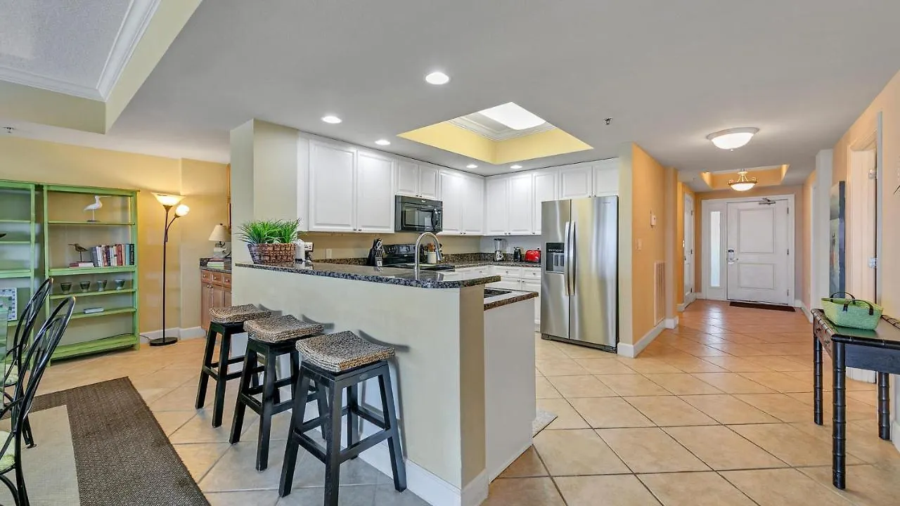 Harbor Landing 203B - Spacious Condo With Views Of The Harbor And Gulf Destin